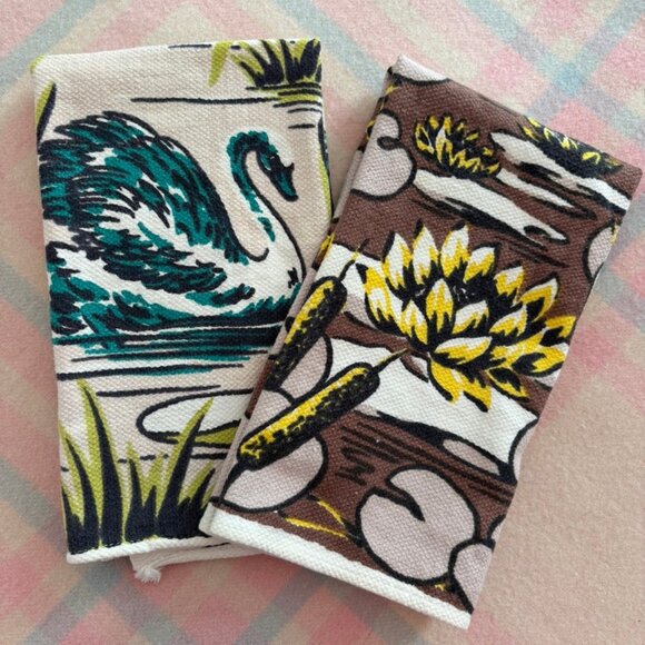 Lot of 2 Vintage Nature Themed Hand Towels - Picture 1 of 14